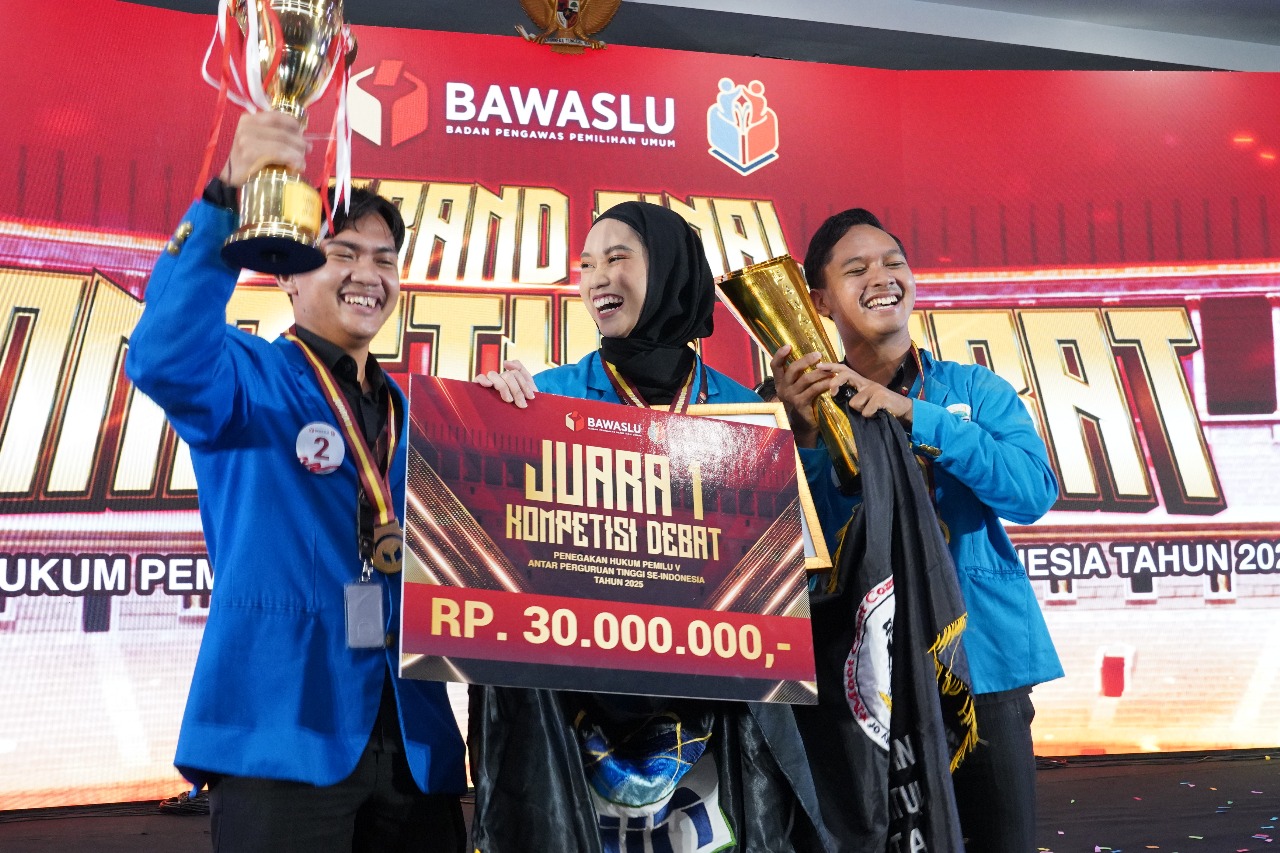 UIN Syarif Hidayatullah Jakarta Raih Juara Kompetisi Debat Penegak Hukum Pemilu V 2025