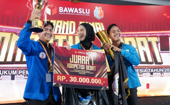UIN Syarif Hidayatullah Jakarta Raih Juara Kompetisi Debat Penegak Hukum Pemilu V 2025